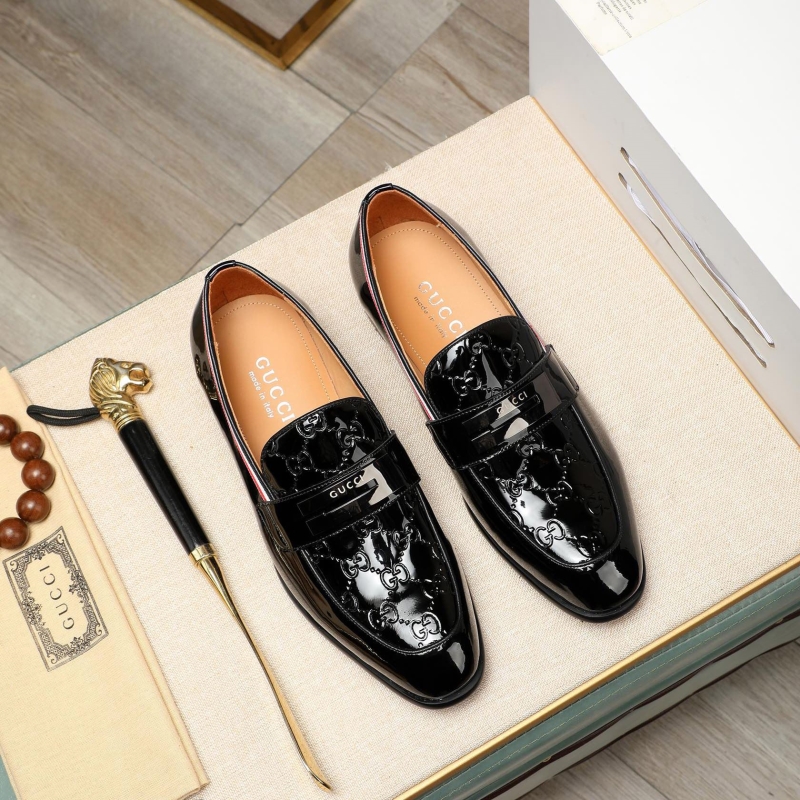 G*u*i leather shoes